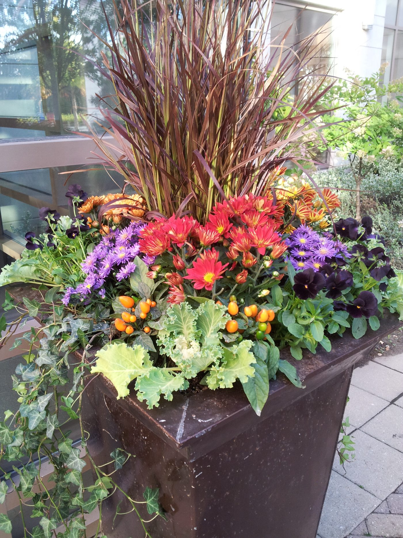 commercial fall urn